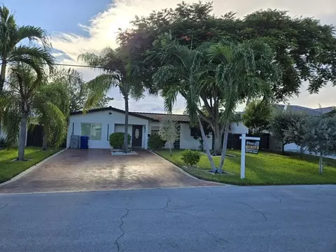 421 SE 14th Ave, Pompano Beach, FL 33060 photo 2