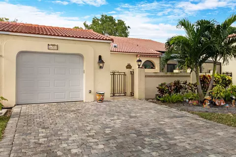 631 Deer Creek Emerald Way E, Deerfield Beach, FL 33442