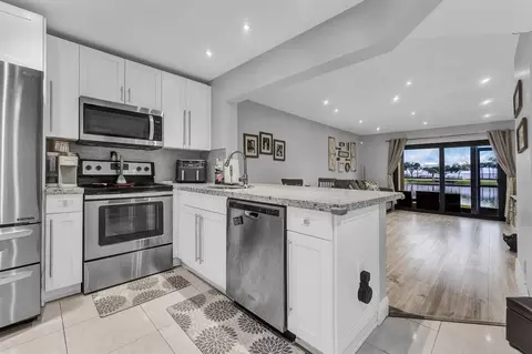 5501 Lakeside Dr #103, Margate, FL 33063