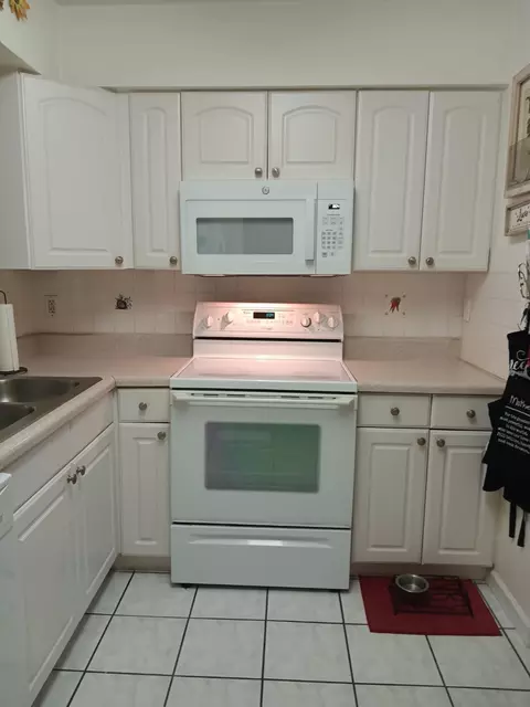 7320 Lake Circle Dr #407, Margate, FL 33063