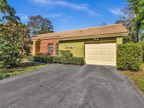 1233 NW 89th Dr, Coral Springs, FL 33071