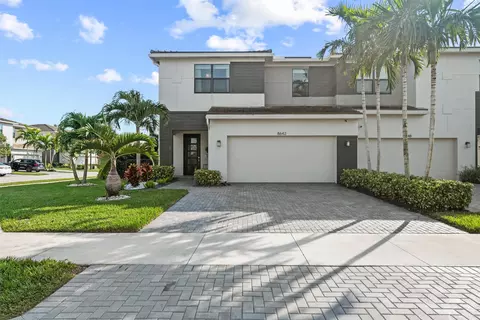 8642 Antarus Dr, Wellington, FL 33467