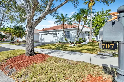 707 Stanton Dr, Weston, FL 33326