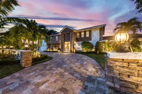 2401 SE 8th St, Pompano Beach, FL 33062