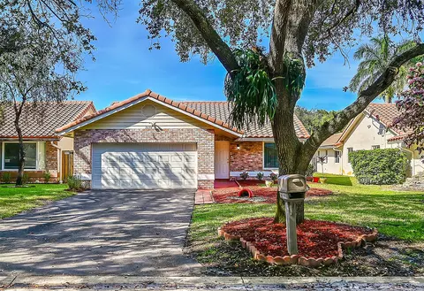 2698 NW 94th Ave, Coral Springs, FL 33065