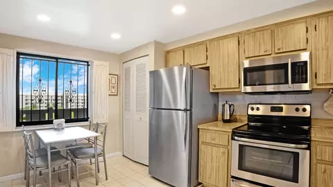 2202 S Cypress Bend Dr #808, Pompano Beach, FL 33069 photo 3