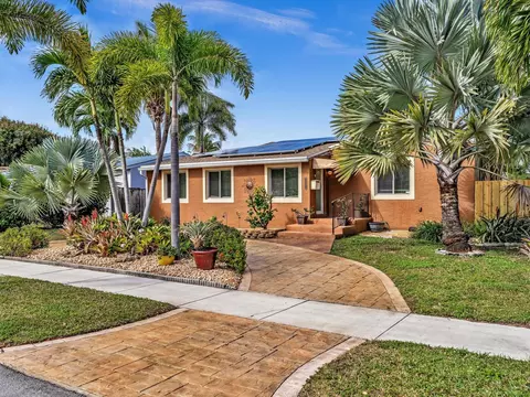 1517 Plunkett St, Hollywood, FL 33020