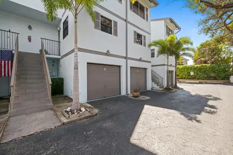 3250 NE 12th St #4, Pompano Beach, FL 33062