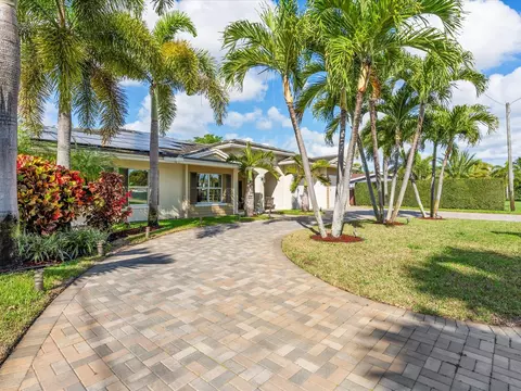 2717 NE 2nd Ave, Wilton Manors, FL 33334