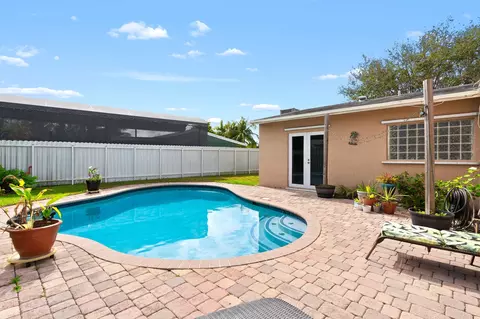 5820 NE 6th Ter, Oakland Park, FL 33334