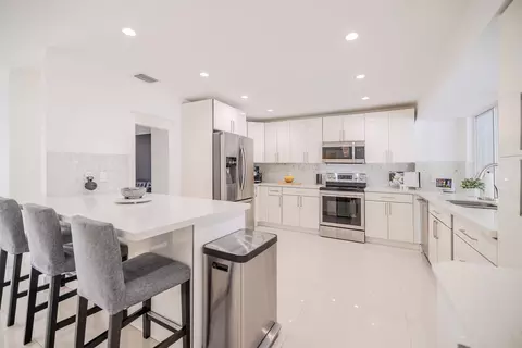 8551 Gatehouse Rd, Plantation, FL 33324