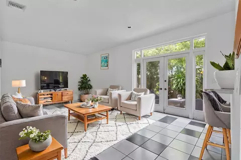 10261 NW 3rd St, Pembroke Pines, FL 33026