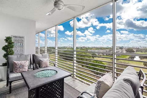3520 Oaks Way #910, Pompano Beach, FL 33069
