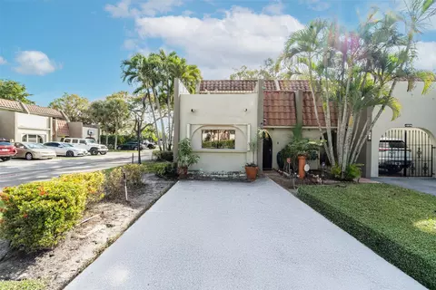 273 Jacaranda Dr #9, Plantation, FL 33324