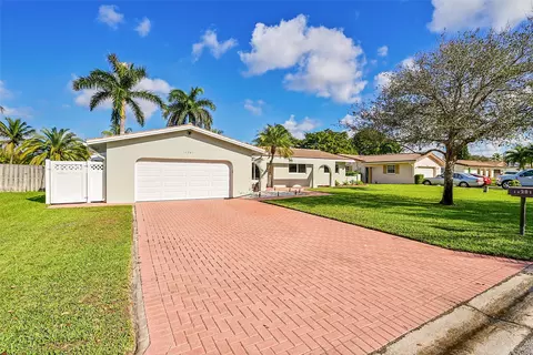 11281 NW 43rd St, Coral Springs, FL 33065