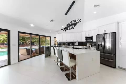 8360 NW 51st Ct, Coral Springs, FL 33067