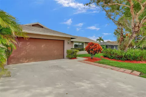 104 Parkwood Dr, Royal Palm Beach, FL 33411