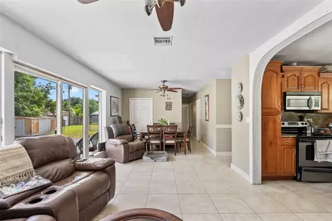 6885 NW 14th Ct, Plantation, FL 33313