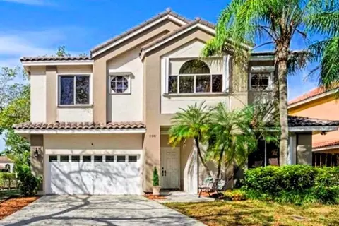 11281 Renaissance Rd, Hollywood, FL 33026