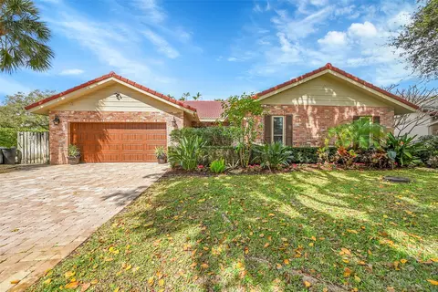 7105 NW 40th St, Coral Springs, FL 33065