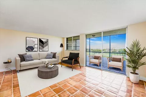 3300 W Rolling Hills Cir #608, Davie, FL 33328