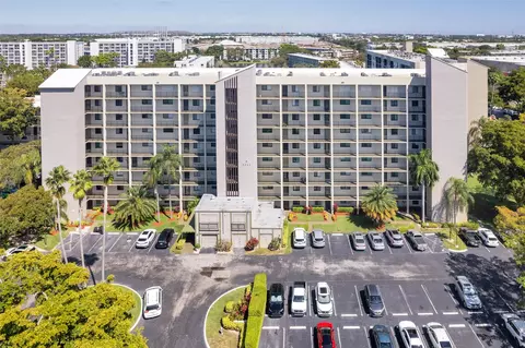 2205 S Cypress Bend Dr #104, Pompano Beach, FL 33069