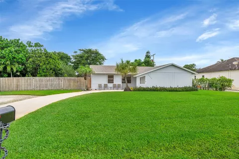 5399 Greenwood Dr, Delray Beach, FL 33484