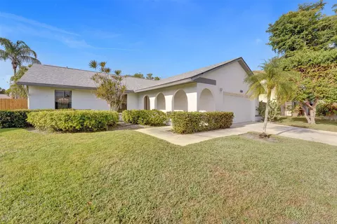 4261 NW 5th Dr, Deerfield Beach, FL 33442