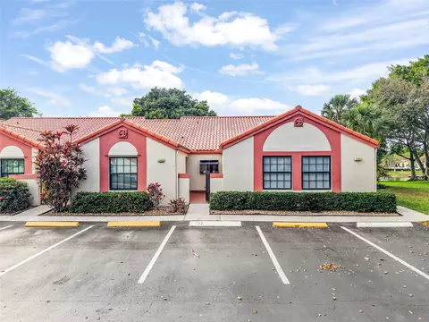 132 Centennial Ct, Deerfield Beach, FL 33442
