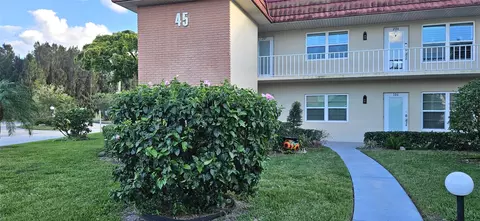 45 Woodland Dr #104, Vero Beach, FL 32962