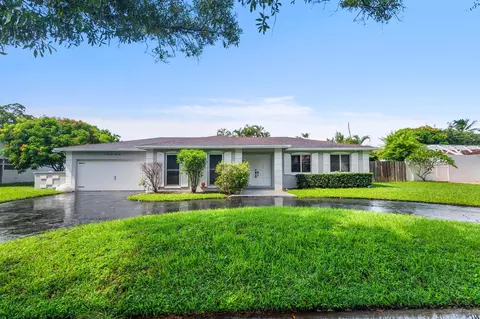 7131 SW 8th Ct, Plantation, FL 33317
