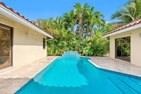 6581 NW 52nd St, Coral Springs, FL 33067