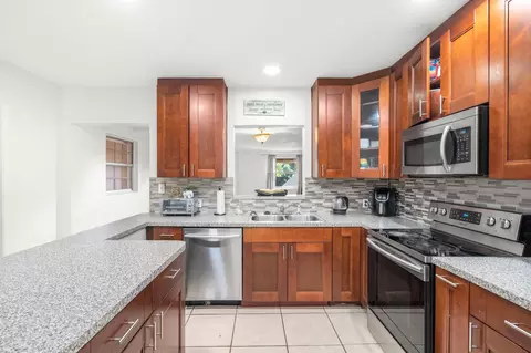 6860 SW 18th Ct, North Lauderdale, FL 33068