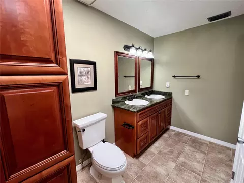 Bath - 352 SW 85th Ave, Okeechobee, FL 34974 photo 2 of 3