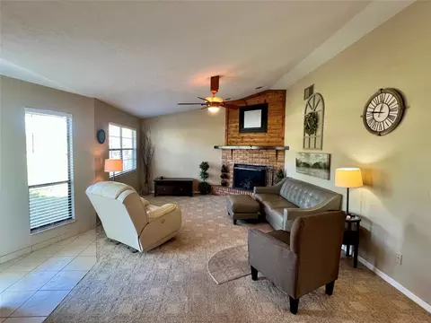 Living - 352 SW 85th Ave, Okeechobee, FL 34974 photo 3 of 3