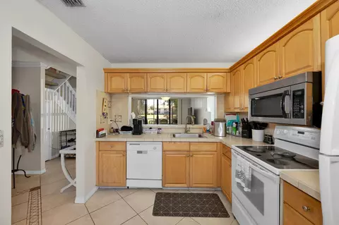 3963 Cocoplum Cir #F, Coconut Creek, FL 33063