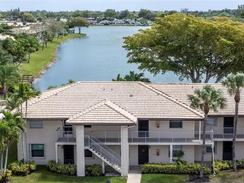 5541 Lakeside Dr #201, Margate, FL 33063