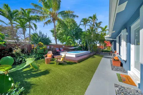 925 NE 40th St, Oakland Park, FL 33334
