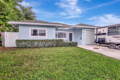 6958 Park St, Hollywood, FL 33024