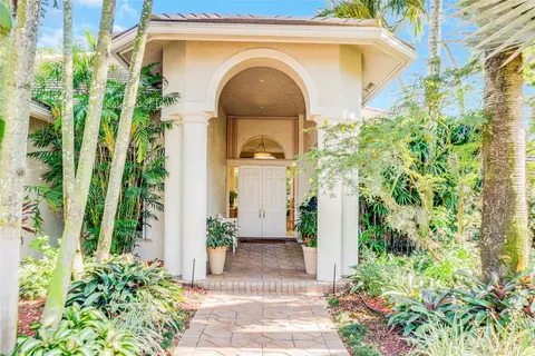 2520 Princeton Ct, Weston, FL 33327