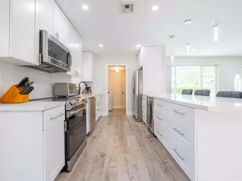 700 SW 4th Ct, Hallandale Beach, FL 33009