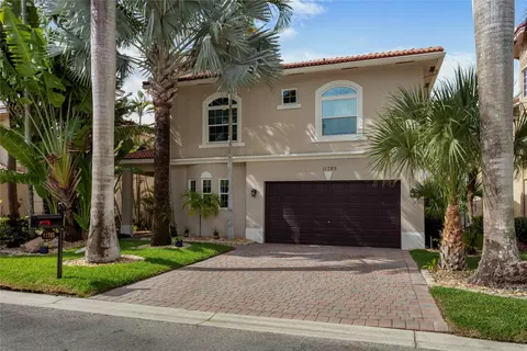 11785 NW 2nd St, Plantation, FL 33325