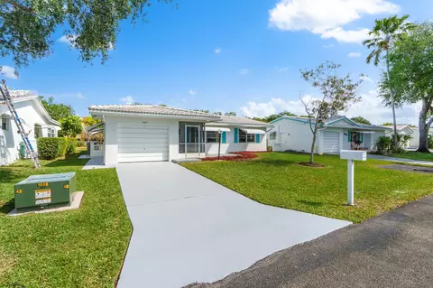8561 NW 17th Pl, Plantation, FL 33322
