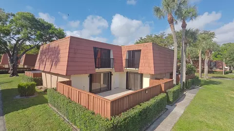 306 Buttonwood Ln #306, Boynton Beach, FL 33436