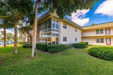 2 Vista Gardens Trl #203, Vero Beach, FL 32962
