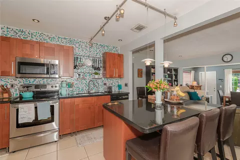 2415 Thomas St, Hollywood, FL 33020