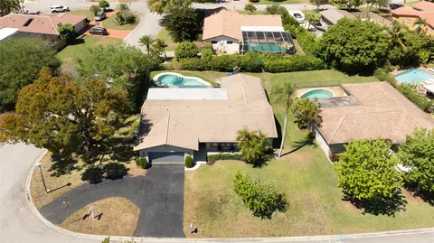 2700 NW 83rd Ter, Coral Springs, FL 33065