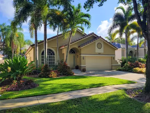 10367 Lima St, Hollywood, FL 33026