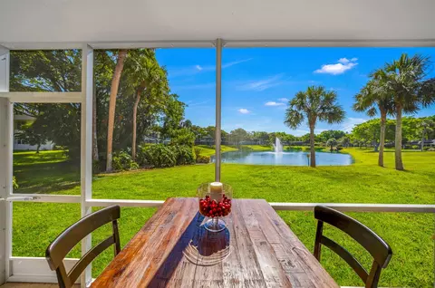 3641 Oaks Clubhouse Dr #106, Pompano Beach, FL 33069