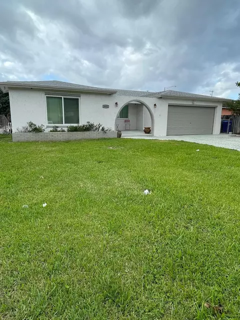 8852 W Long Acre Dr, Miramar, FL 33025
